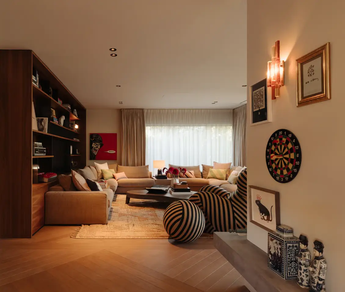 A Hidden Amsterdam Villa Designed for Art, Entertaining, and Everyday Family Living 5 luxurious-art-filled-modern-villa-amsterdam-nordroom