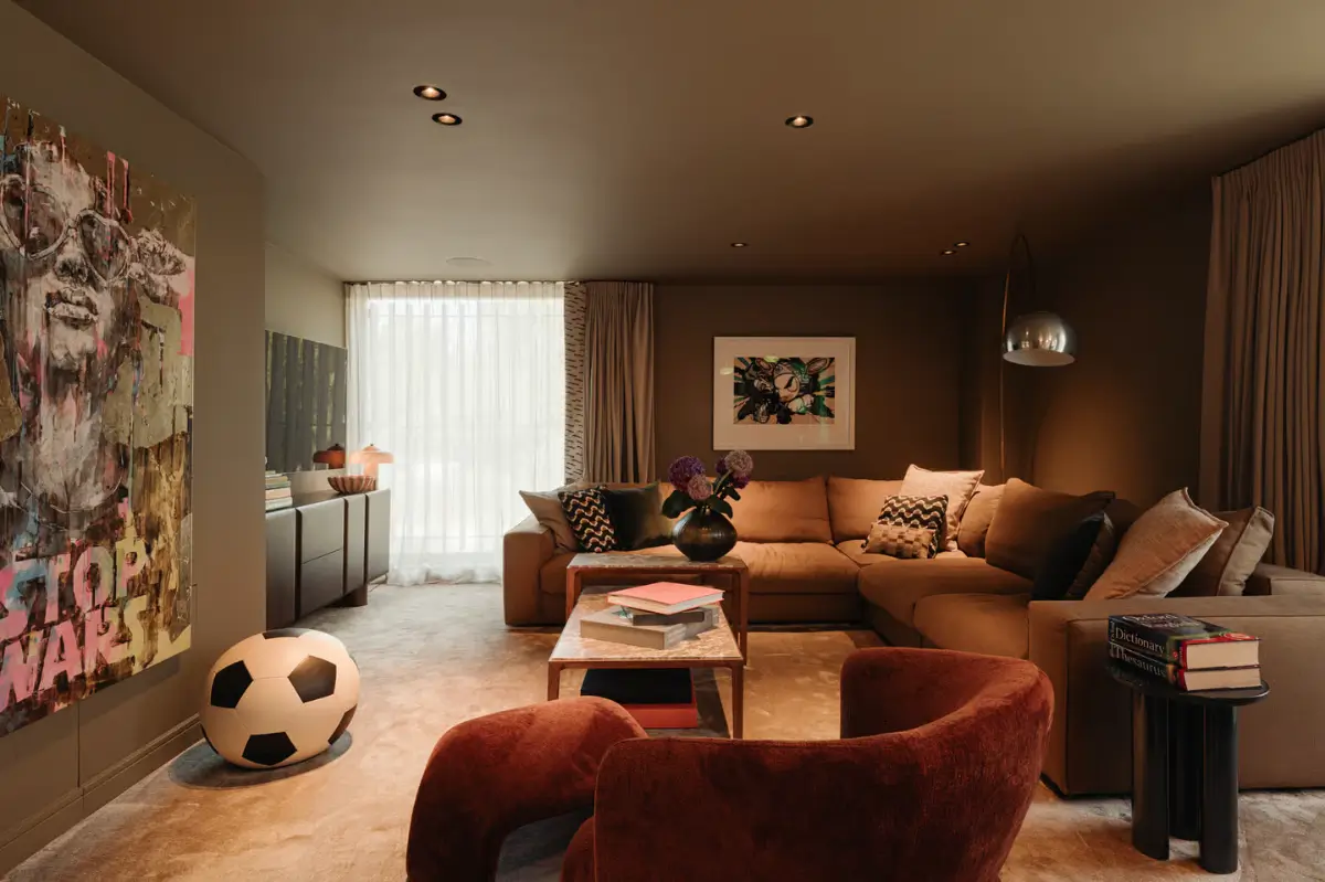 A Hidden Amsterdam Villa Designed for Art, Entertaining, and Everyday Family Living 12 luxurious-art-filled-modern-villa-amsterdam-nordroom