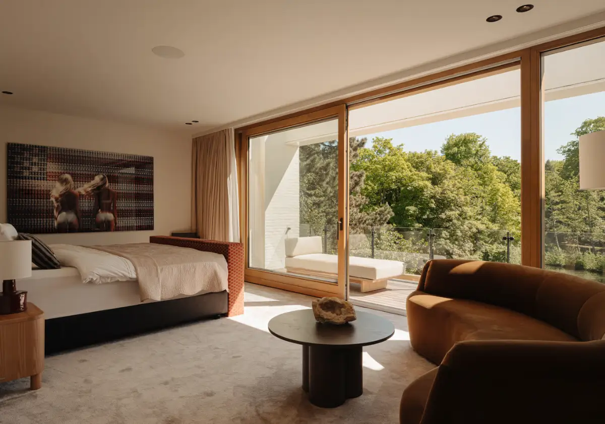 A Hidden Amsterdam Villa Designed for Art, Entertaining, and Everyday Family Living 16 luxurious-art-filled-modern-villa-amsterdam-nordroom