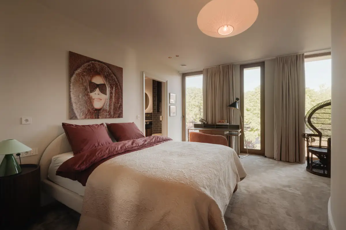 A Hidden Amsterdam Villa Designed for Art, Entertaining, and Everyday Family Living 22 luxurious-art-filled-modern-villa-amsterdam-nordroom