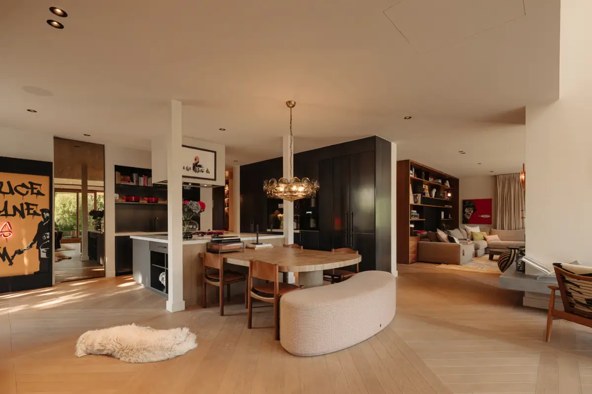 A Hidden Amsterdam Villa Designed for Art, Entertaining, and Everyday Family Living 9 luxurious-art-filled-modern-villa-amsterdam-nordroom
