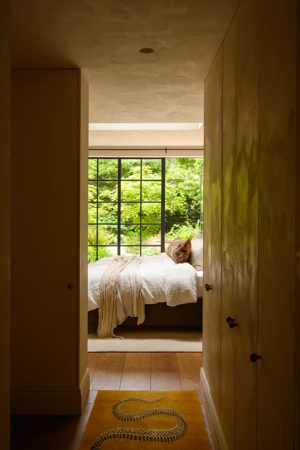 A Bedroom Connected to Nature in a Luxurious Notting Hill Duplex Garden Apartment 11 luxurious-notting-hill-duplex-apartment-garden