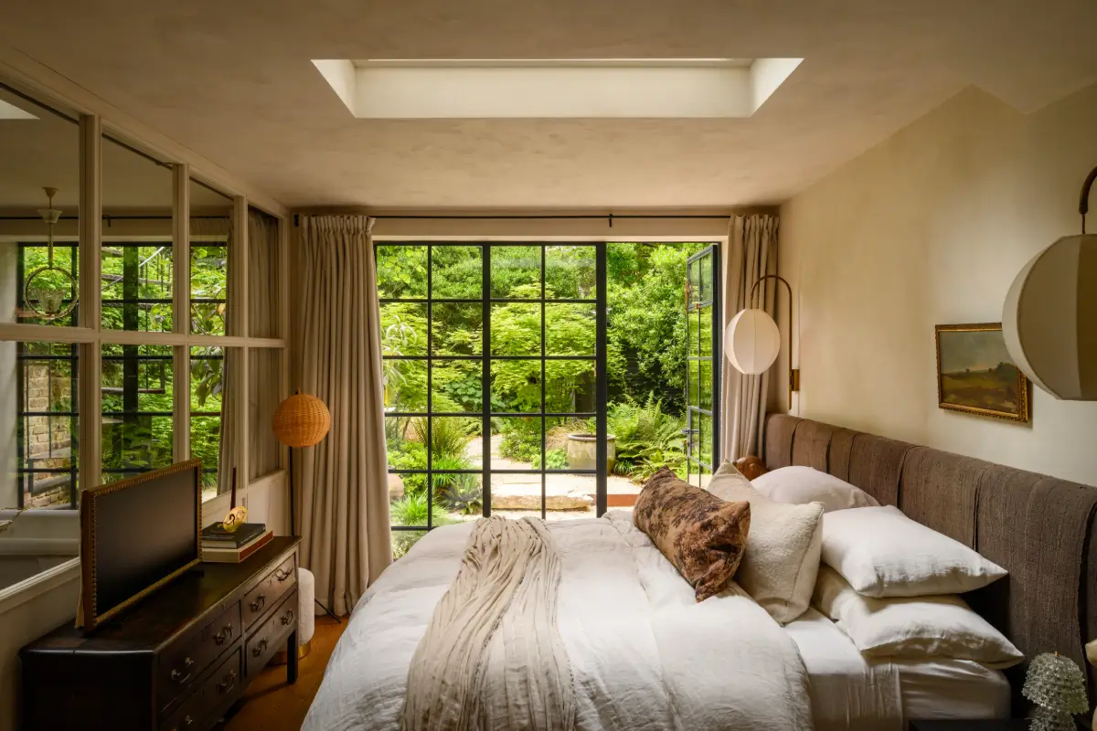 A Bedroom Connected to Nature in a Luxurious Notting Hill Duplex Garden Apartment 12 luxurious-notting-hill-duplex-apartment-garden