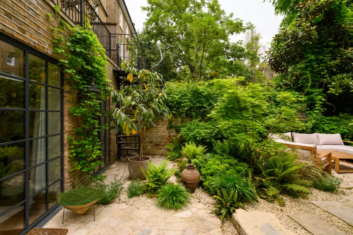 A Bedroom Connected to Nature in a Luxurious Notting Hill Duplex Garden Apartment 14 luxurious-notting-hill-duplex-apartment-garden