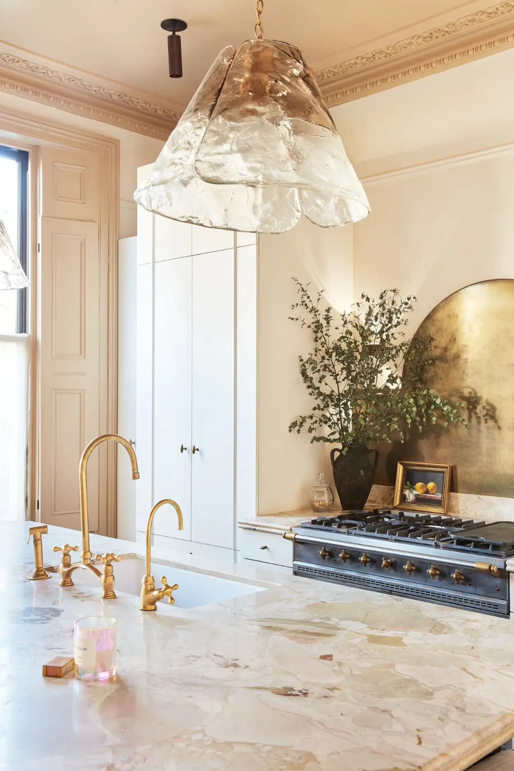 A Bedroom Connected to Nature in a Luxurious Notting Hill Duplex Garden Apartment 8 luxurious-notting-hill-duplex-apartment-garden