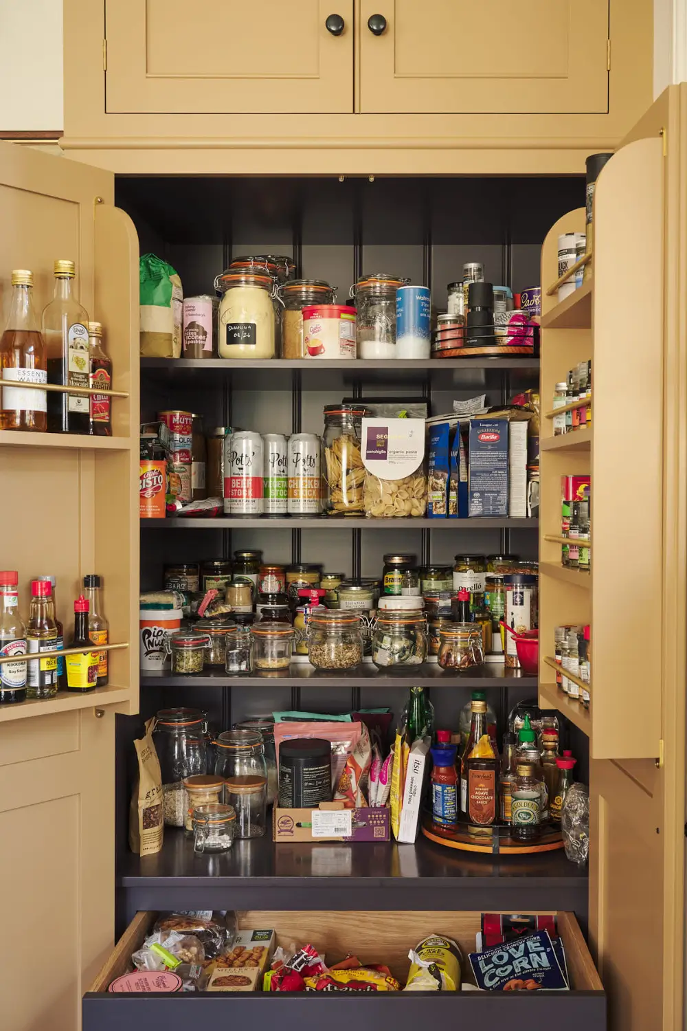 deVOL Cabinetry in a Layered and Characterful Victorian Home 16 classic-english-kitchen-devol-nordroom