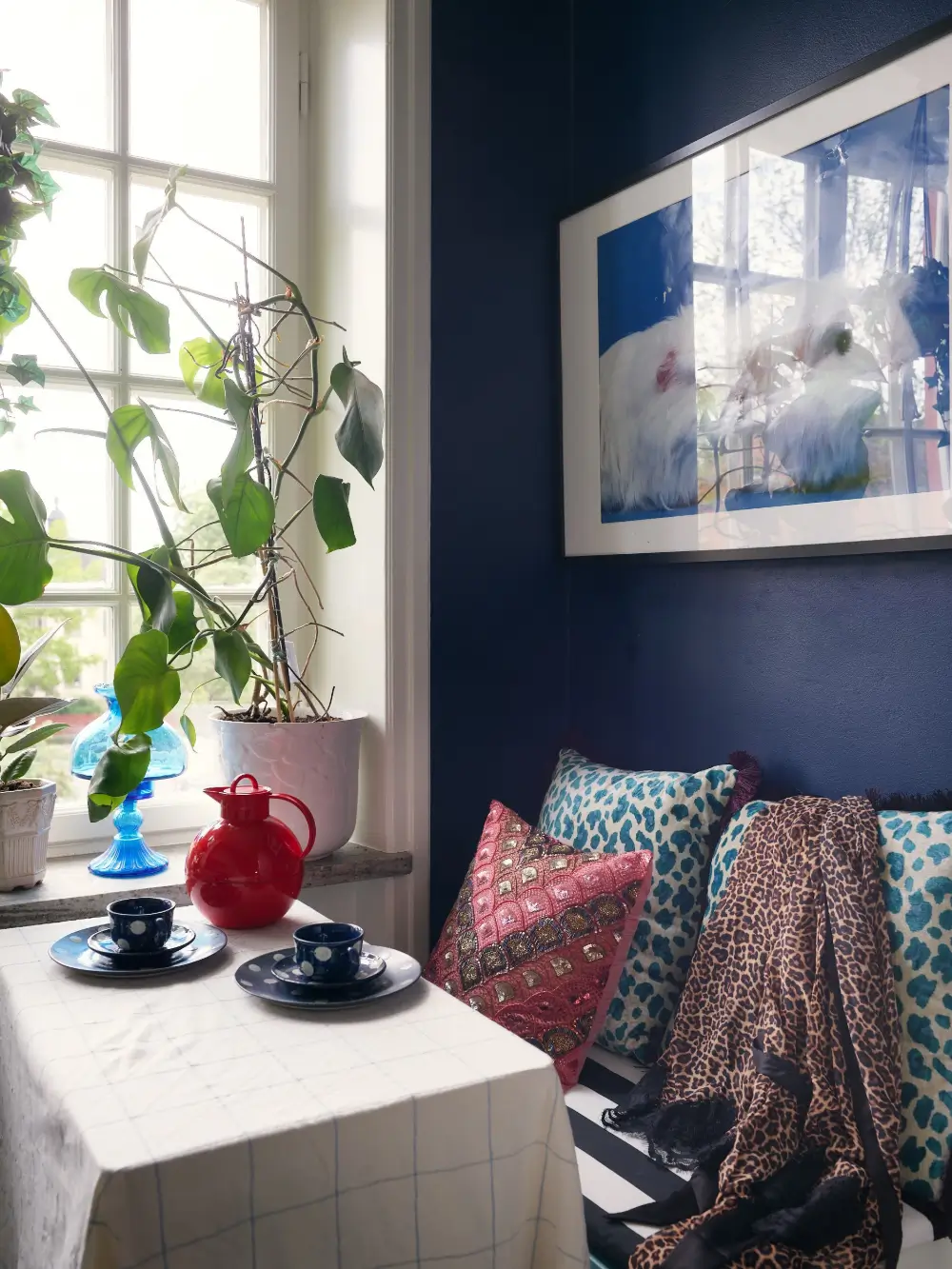 Vintage Decor, Pink Walls, and Period Features in a 1930s Studio Apartment 18 pink-purple-1930s-studio-apartment-stockholm-nordroom