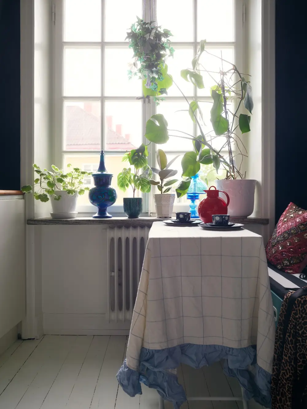Vintage Decor, Pink Walls, and Period Features in a 1930s Studio Apartment 19 pink-purple-1930s-studio-apartment-stockholm-nordroom