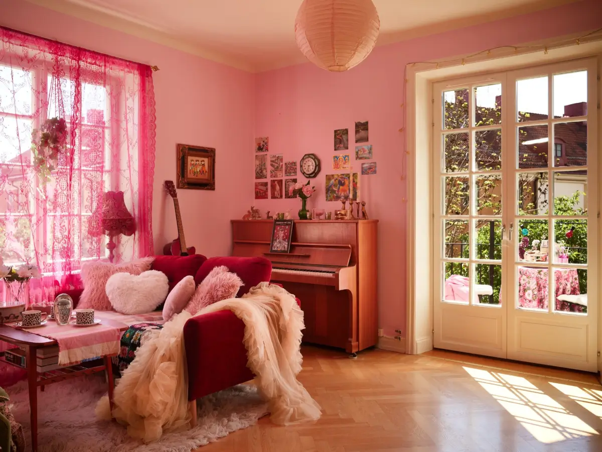 Vintage Decor, Pink Walls, and Period Features in a 1930s Studio Apartment 1 pink-purple-1930s-studio-apartment-stockholm-nordroom
