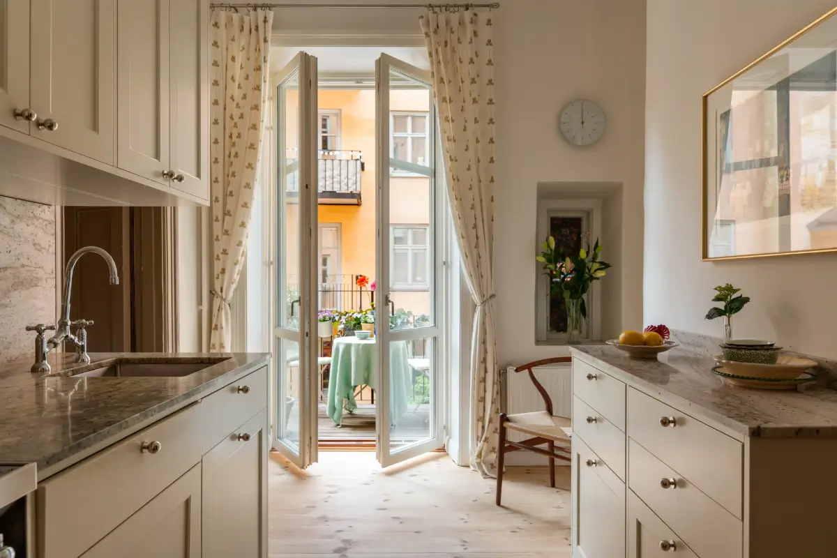Period Features and Scandinavian Design Furniture in a Serene Stockholm Apartment 16 red-beige-green-tones-19th-century-apartment-stockholm-nordroom