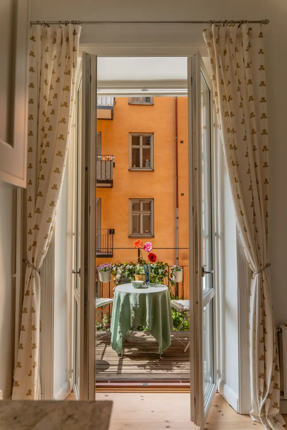 Period Features and Scandinavian Design Furniture in a Serene Stockholm Apartment 19 red-beige-green-tones-19th-century-apartment-stockholm-nordroom