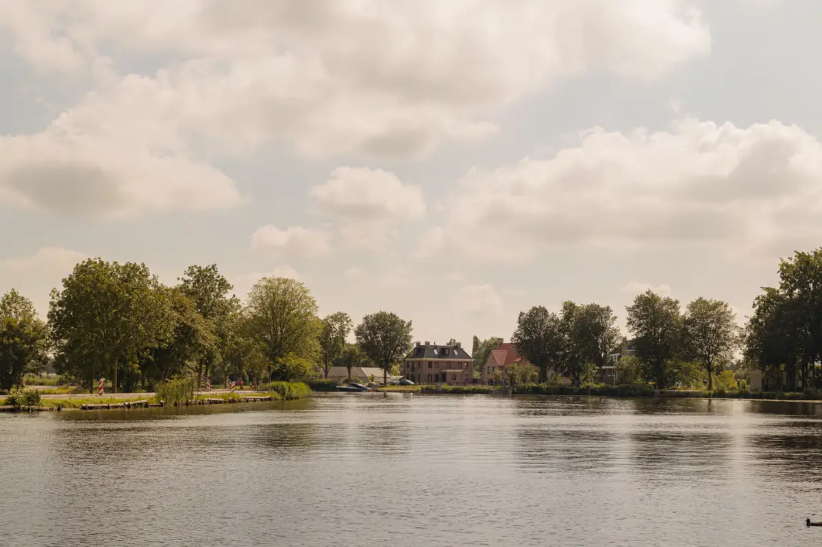 Living on the Amstel: Inside a Timeless Riverside Villa Near Amsterdam 37 rustic-country-style-interiors-riverside-villa-netherlands