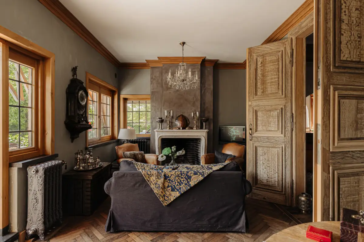 Living on the Amstel: Inside a Timeless Riverside Villa Near Amsterdam 1 rustic-country-style-interiors-riverside-villa-netherlands