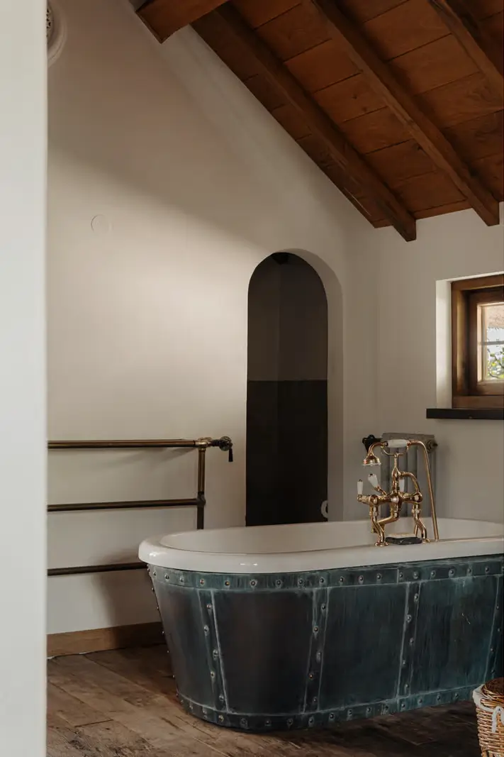 Living on the Amstel: Inside a Timeless Riverside Villa Near Amsterdam 11 rustic-country-style-interiors-riverside-villa-netherlands