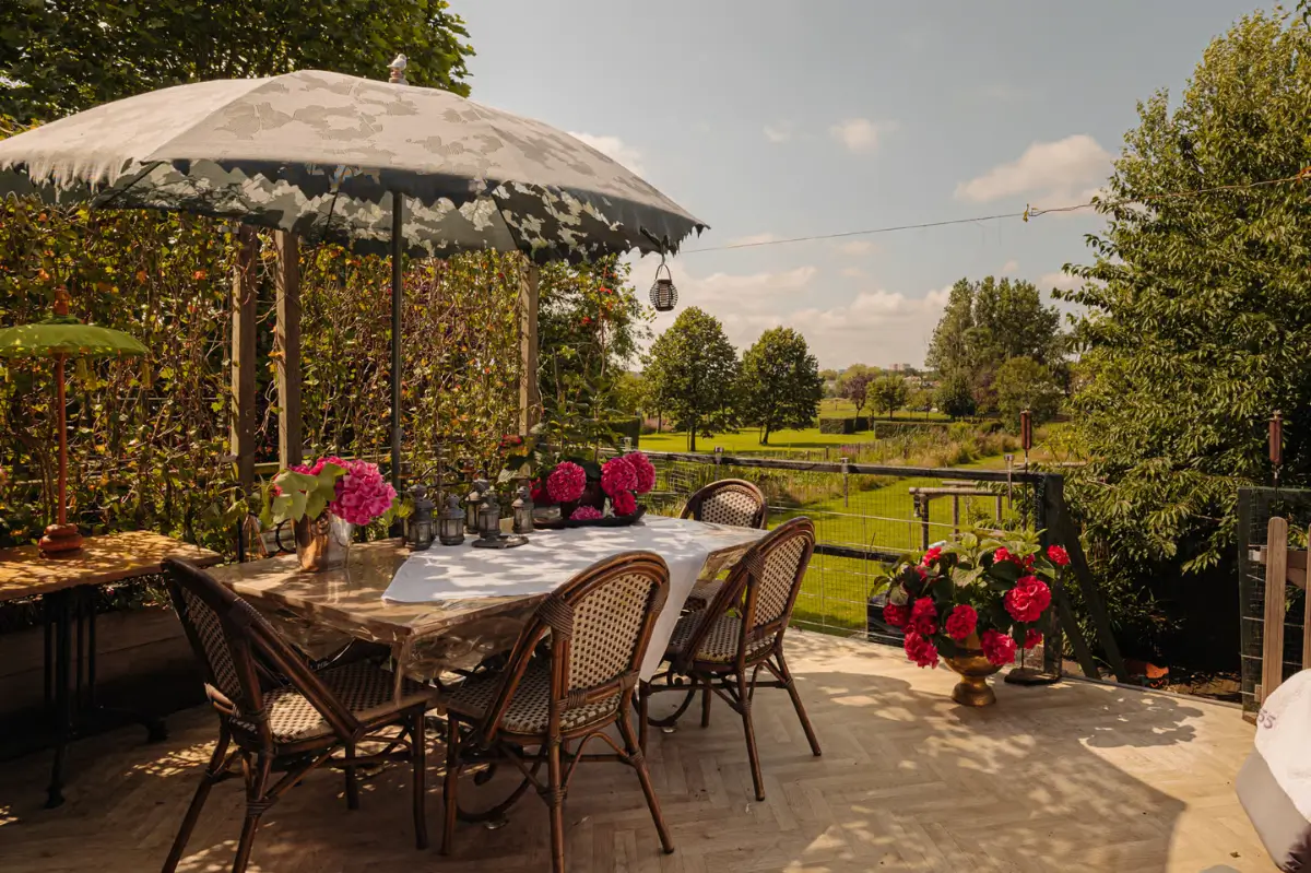 Living on the Amstel: Inside a Timeless Riverside Villa Near Amsterdam 27 rustic-country-style-interiors-riverside-villa-netherlands