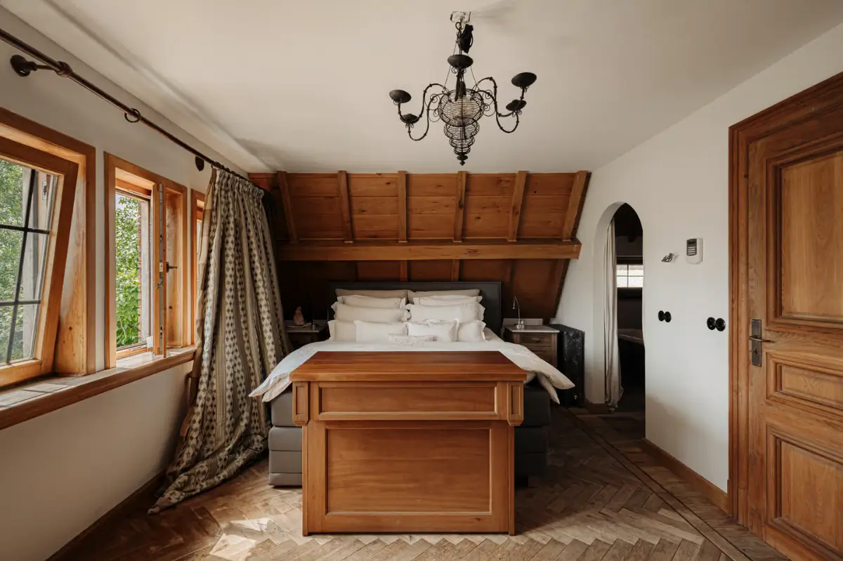 Living on the Amstel: Inside a Timeless Riverside Villa Near Amsterdam 14 rustic-country-style-interiors-riverside-villa-netherlands