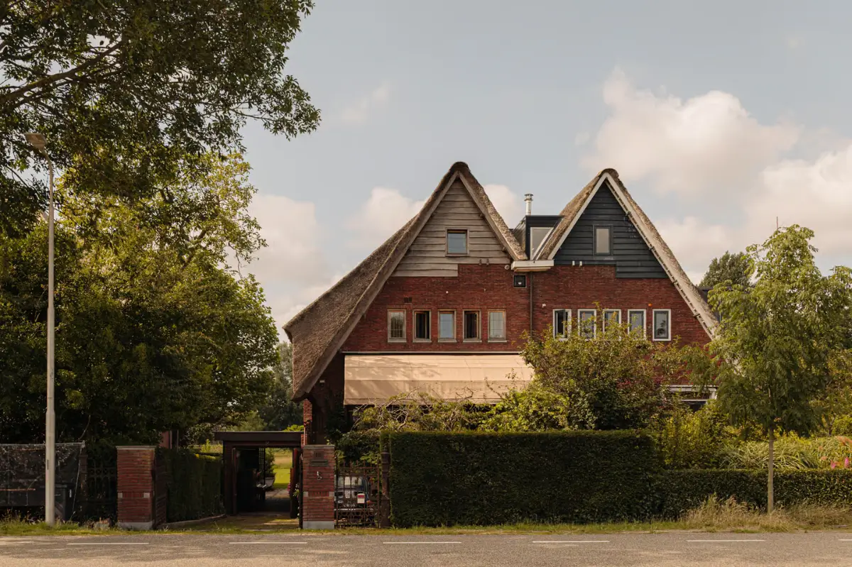 Living on the Amstel: Inside a Timeless Riverside Villa Near Amsterdam 35 rustic-country-style-interiors-riverside-villa-netherlands