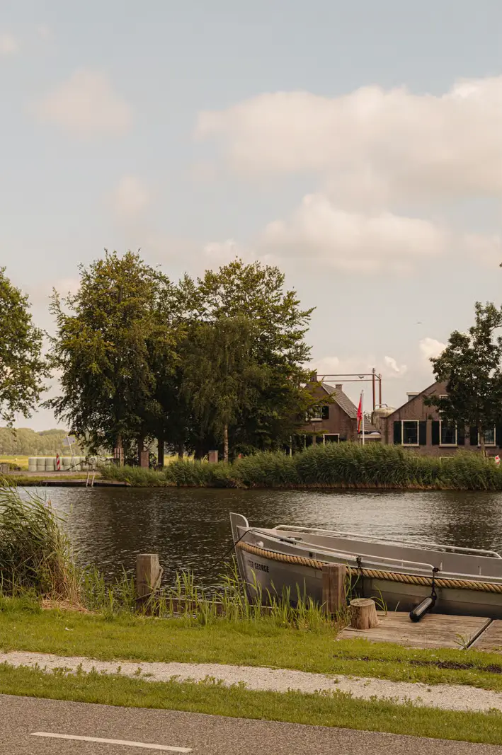 Living on the Amstel: Inside a Timeless Riverside Villa Near Amsterdam 31 rustic-country-style-interiors-riverside-villa-netherlands