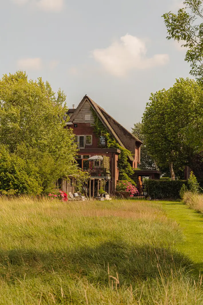 Living on the Amstel: Inside a Timeless Riverside Villa Near Amsterdam 30 rustic-country-style-interiors-riverside-villa-netherlands