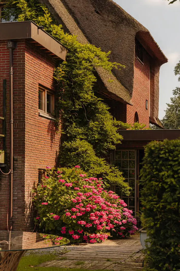 Living on the Amstel: Inside a Timeless Riverside Villa Near Amsterdam 29 rustic-country-style-interiors-riverside-villa-netherlands