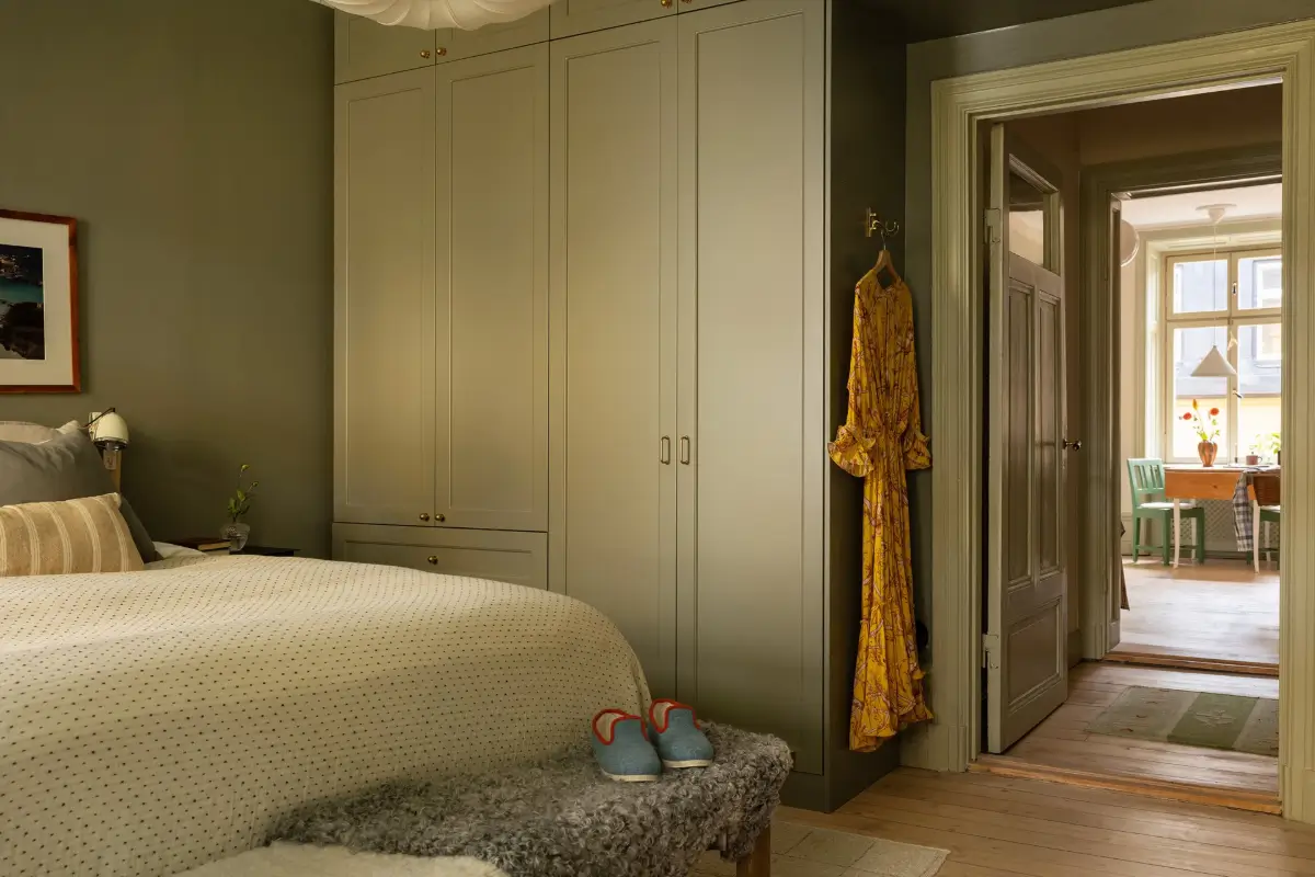 A Muted Green Palette and Period Features in Stockholm 27 sage-green-palette-late-19th-century-apartment-stockholm-nordroom