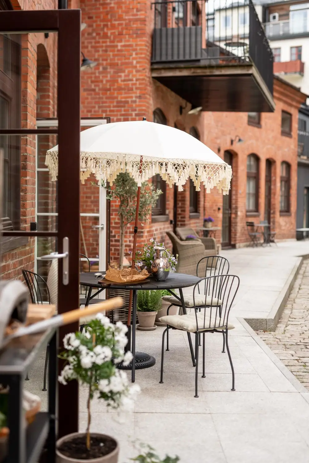 An Industrial Building in a Charming Courtyard is Turned into a Small Townhouse 3 small-loft-19th-century-indstrial-building-gothenburg-nordroom