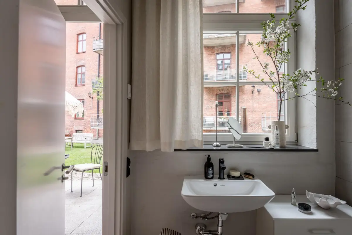 An Industrial Building in a Charming Courtyard is Turned into a Small Townhouse 19 small-loft-19th-century-indstrial-building-gothenburg-nordroom