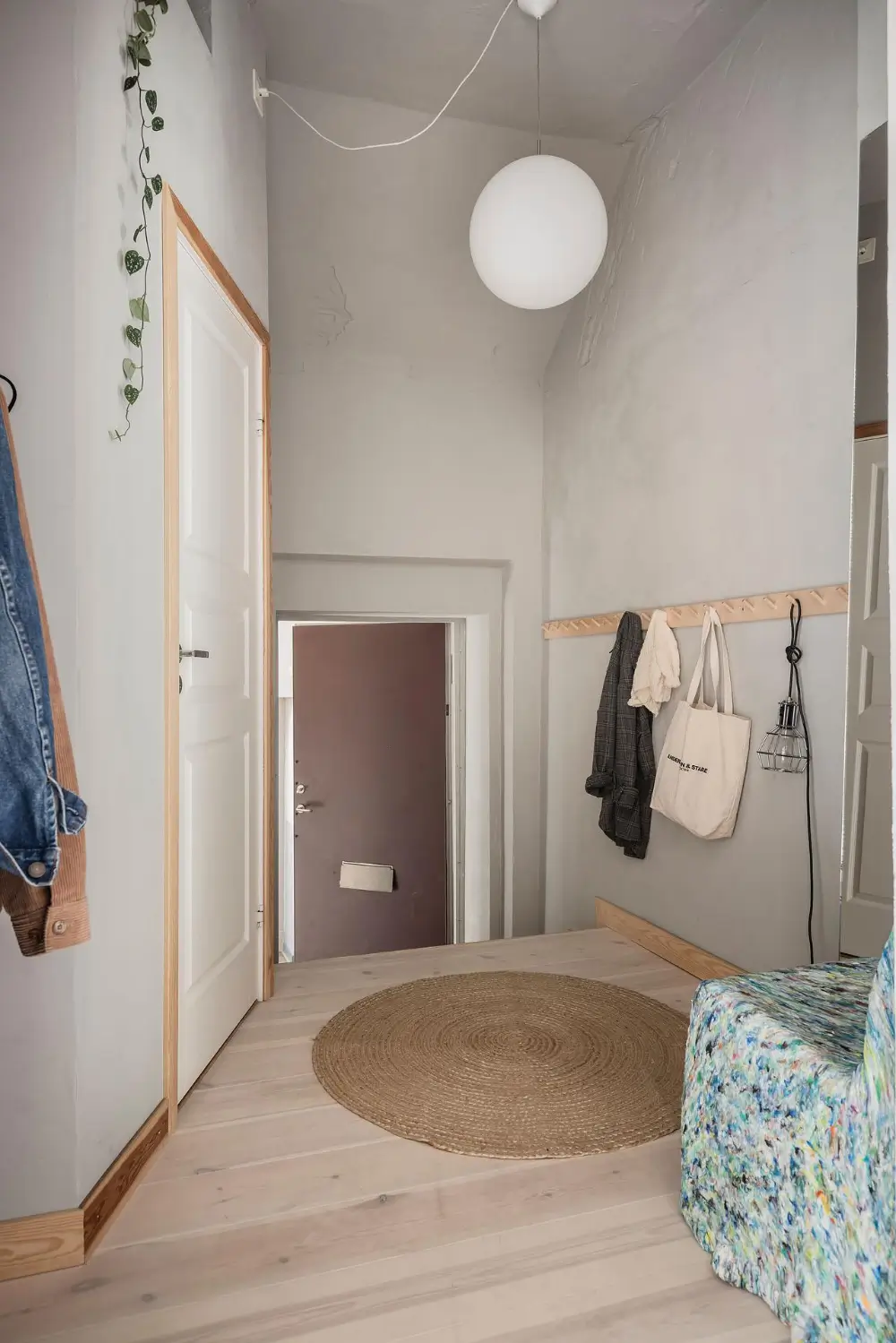 Industrial Character and an Open-Plan Living Space in a Unique Swedish Apartment 38 swedish-apartment-industrial-elements-nordroom