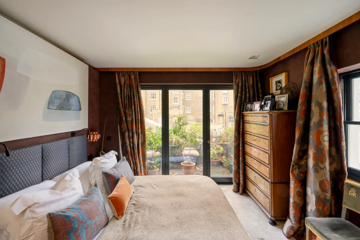 Inside a Thoughtfully Redesigned Two-Bedroom Victorian Apartment in South Kensington 16 unique-two-bedroom-south-kensington-apartment-nordroom
