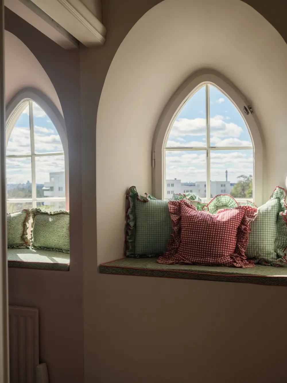 English Cottage-Style Interiors in a Converted Stockholm Water Tower 26 colorful-english-cottage-style-interiors-converted-water-tower-sweden-nordroom