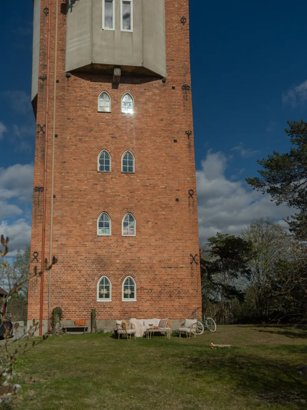 English Cottage-Style Interiors in a Converted Stockholm Water Tower 49 colorful-english-cottage-style-interiors-converted-water-tower-sweden-nordroom