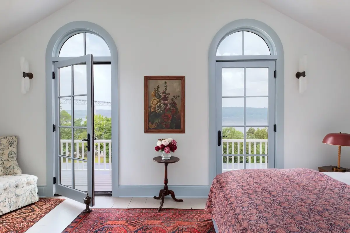 Colorful Interiors in a Beautiful 200-Year-Old Hudson River Estate 25 colorful-interiors-200-year-old-hudson-river-estate-nordroom