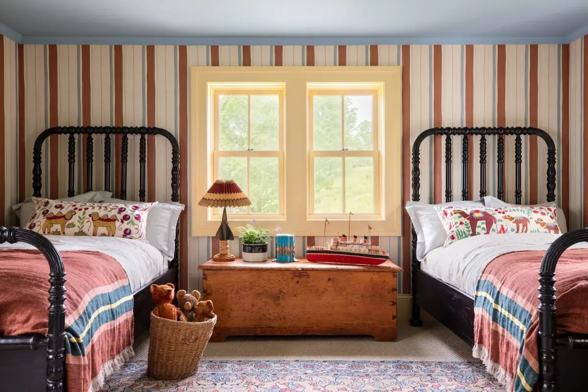Colorful Interiors in a Beautiful 200-Year-Old Hudson River Estate 36 colorful-interiors-200-year-old-hudson-river-estate-nordroom
