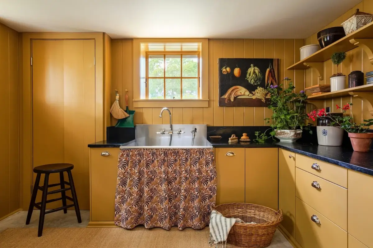 Colorful Interiors in a Beautiful 200-Year-Old Hudson River Estate 19 colorful-interiors-200-year-old-hudson-river-estate-nordroom