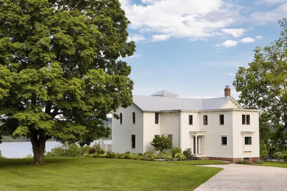 Colorful Interiors in a Beautiful 200-Year-Old Hudson River Estate 3 colorful-interiors-200-year-old-hudson-river-estate-nordroom