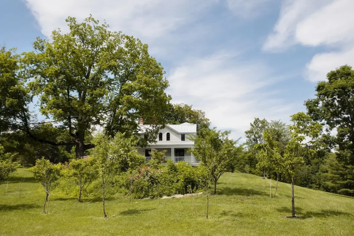 Colorful Interiors in a Beautiful 200-Year-Old Hudson River Estate 59 colorful-interiors-200-year-old-hudson-river-estate-nordroom