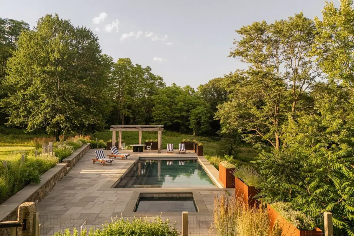 Colorful Interiors in a Beautiful 200-Year-Old Hudson River Estate 57 colorful-interiors-200-year-old-hudson-river-estate-nordroom