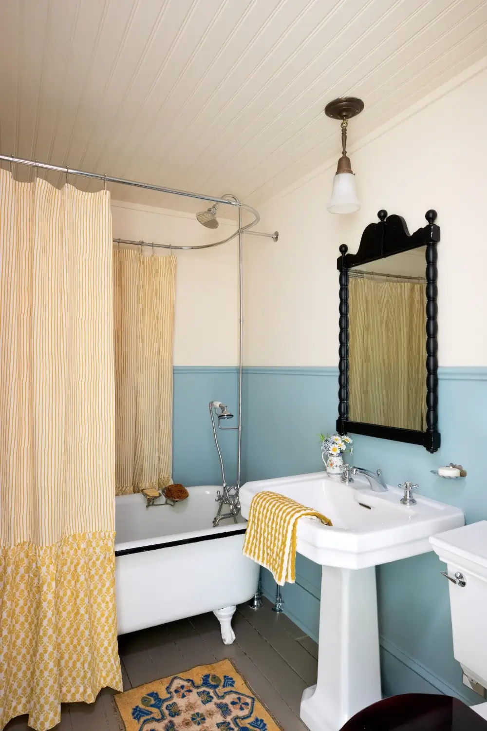Colorful Interiors in a Beautiful 200-Year-Old Hudson River Estate 34 colorful-interiors-200-year-old-hudson-river-estate-nordroom