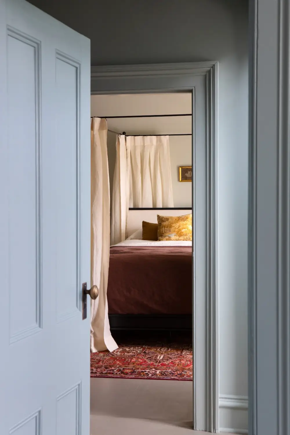 Colorful Interiors in a Beautiful 200-Year-Old Hudson River Estate 31 colorful-interiors-200-year-old-hudson-river-estate-nordroom