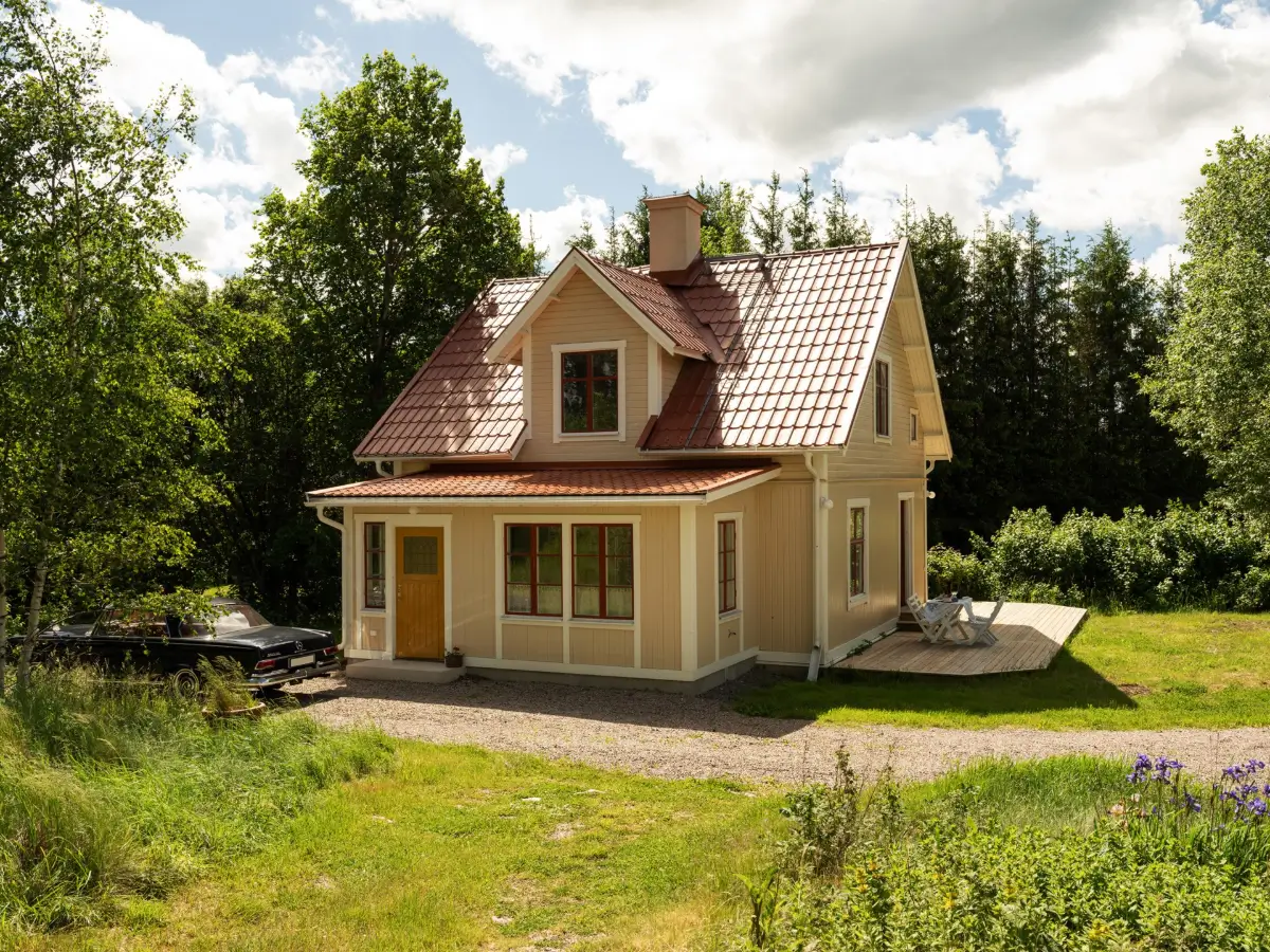 A Cozy Swedish Country House Renovated in a Classic Turn-of-the-Century Style 1 historic-character-1920s-house-near-stockholm-nordroom