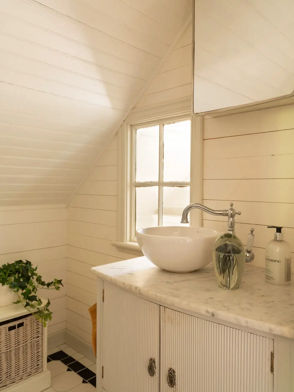 A Cozy Swedish Country House Renovated in a Classic Turn-of-the-Century Style 42 historic-character-1920s-house-near-stockholm-nordroom