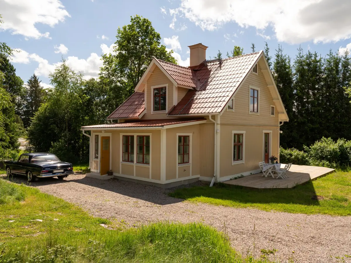 A Cozy Swedish Country House Renovated in a Classic Turn-of-the-Century Style 49 historic-character-1920s-house-near-stockholm-nordroom