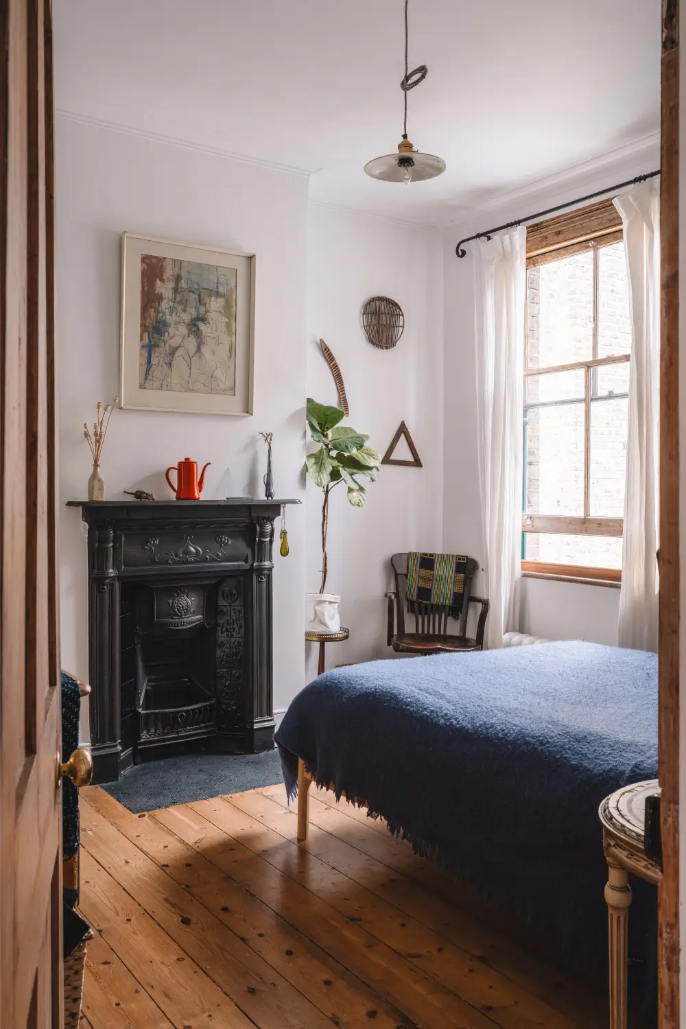 Patinated Floorboards and Light Spaces in an East London Edwardian Apartment 14 historic-character-edwardian-apartment-london-nordroom