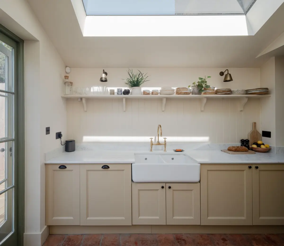 A Warm Family Home with a Light-Filled Kitchen Extension with Terracotta Tiles 13 light-filled-cozy-kitchen-extension-victorian-family-home-london