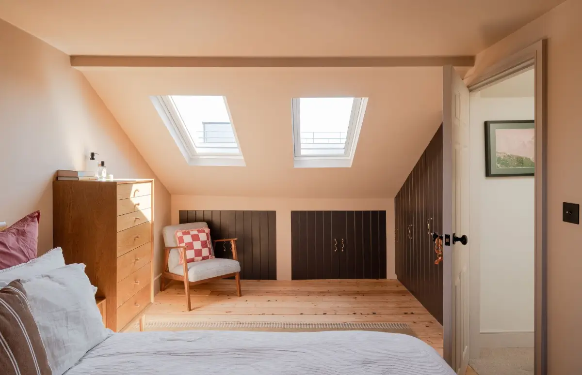 A Warm Family Home with a Light-Filled Kitchen Extension with Terracotta Tiles 35 light-filled-cozy-kitchen-extension-victorian-family-home-london