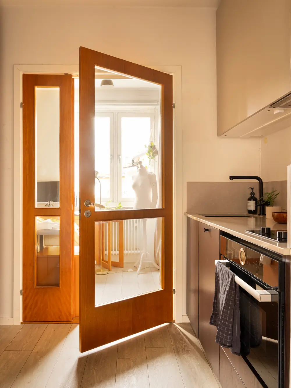 Earthy Colors and Midcentury Design in a Stockholm Apartment 15 muted-palette-1950s-apartment-stockholm-nordroom