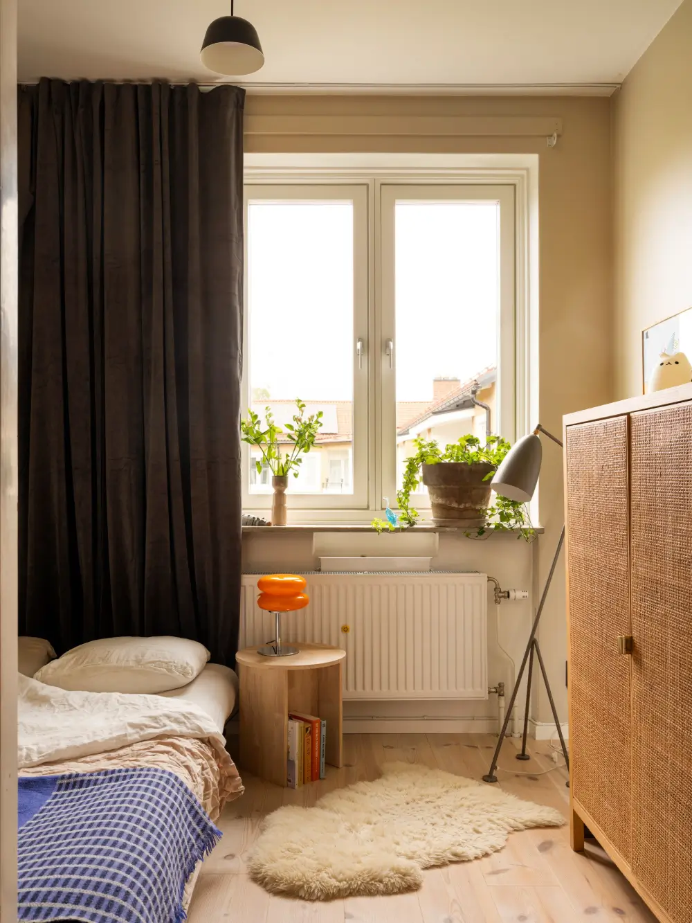 Earthy Colors and Midcentury Design in a Stockholm Apartment 28 muted-palette-1950s-apartment-stockholm-nordroom