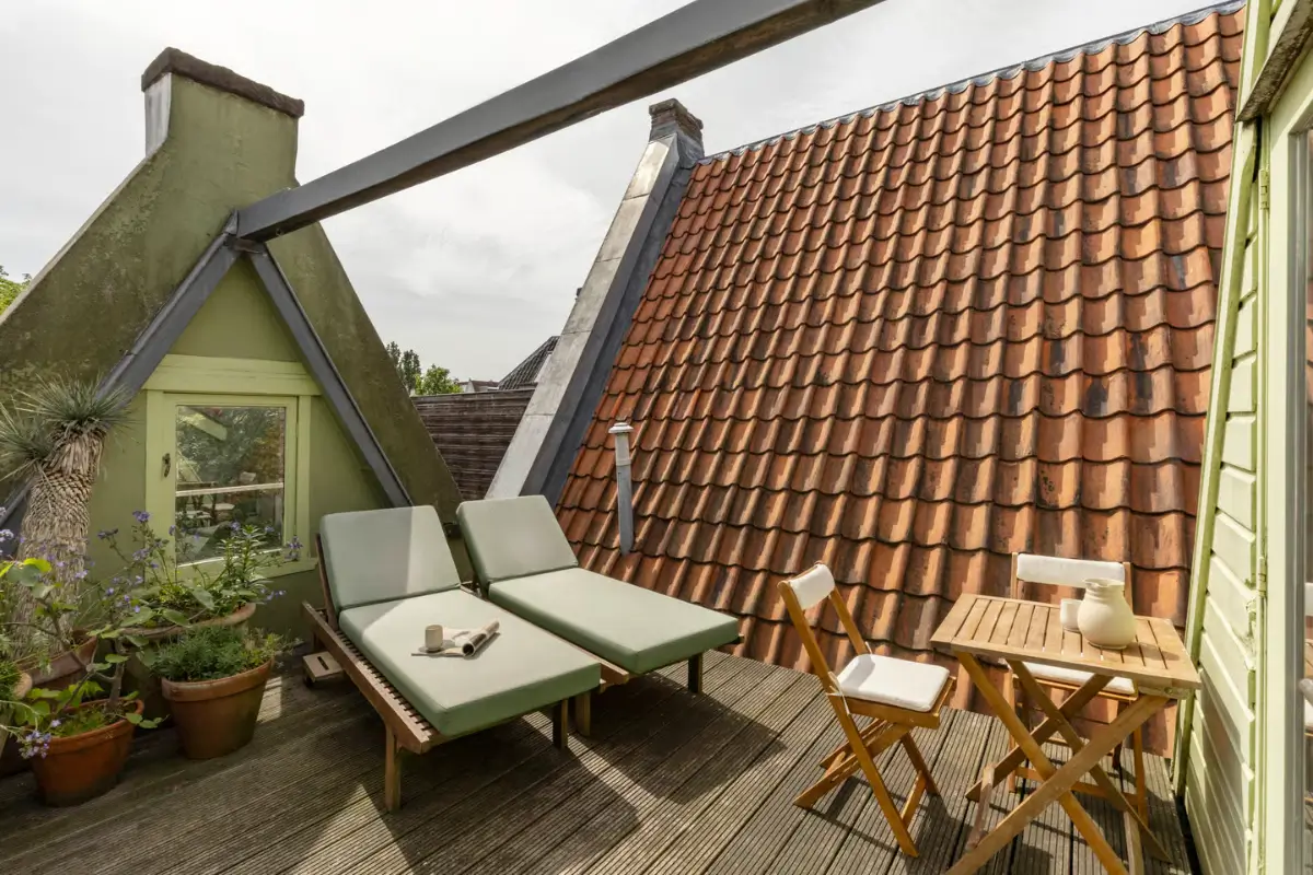A Narrow Amsterdam Canal House with Warm, Luxurious Interiors and a Hidden Roof Terrace 32 narrow-17th-century-amsterdam-canal-house-family-home-nordroom