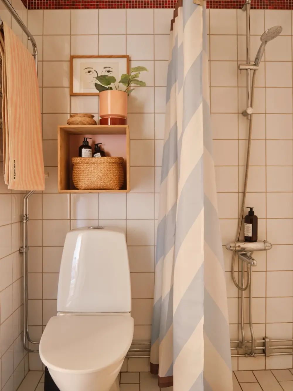 A 1920s Stockholm Apartment with Original Charm and a Unique Layout 30 original-features-charming-1920s-apartment-stockholm-nordroom