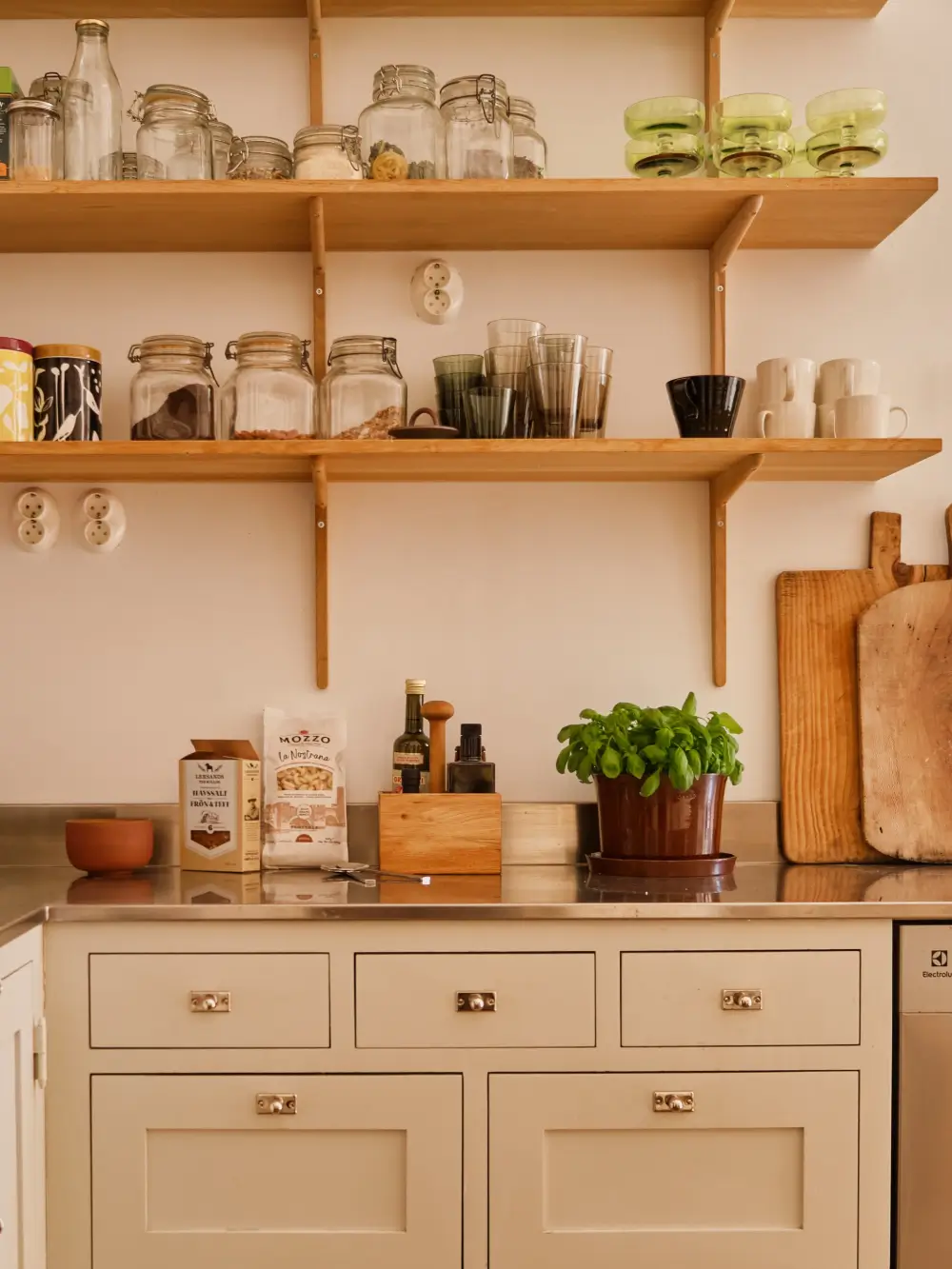 A 1920s Stockholm Apartment with Original Charm and a Unique Layout 13 original-features-charming-1920s-apartment-stockholm-nordroom